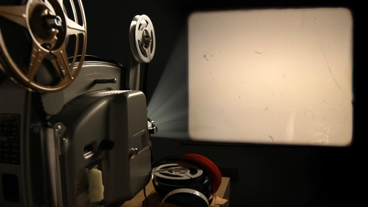 Похудел на 60 кг, развёлся со знаменитой актрисой. Как сейчас живёт Леня из Ворониных?