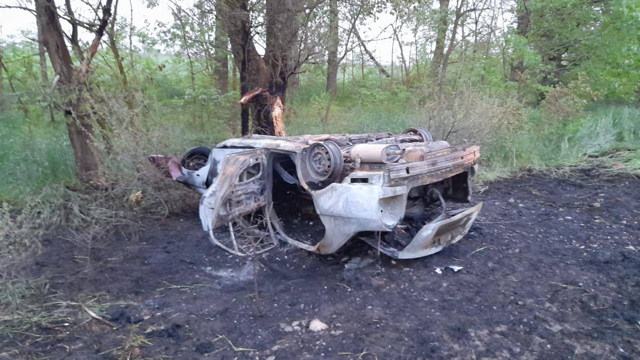 На Кубани дотла сгорел автомобиль, в котором погиб водитель