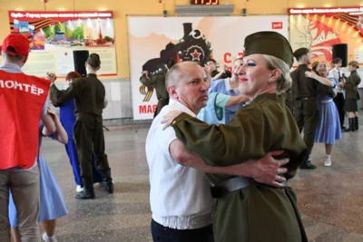 Фото 12. Имя уроженца Орла, полного кавалера ордена Славы Виктора Герасименко присвоили электровозу