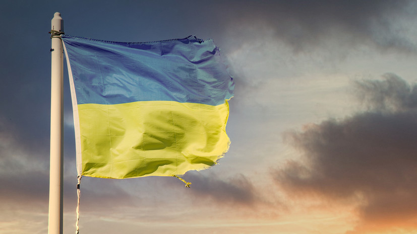 В литовском городе Мажейкяй неизвестные повалили столбы с флагами Украины