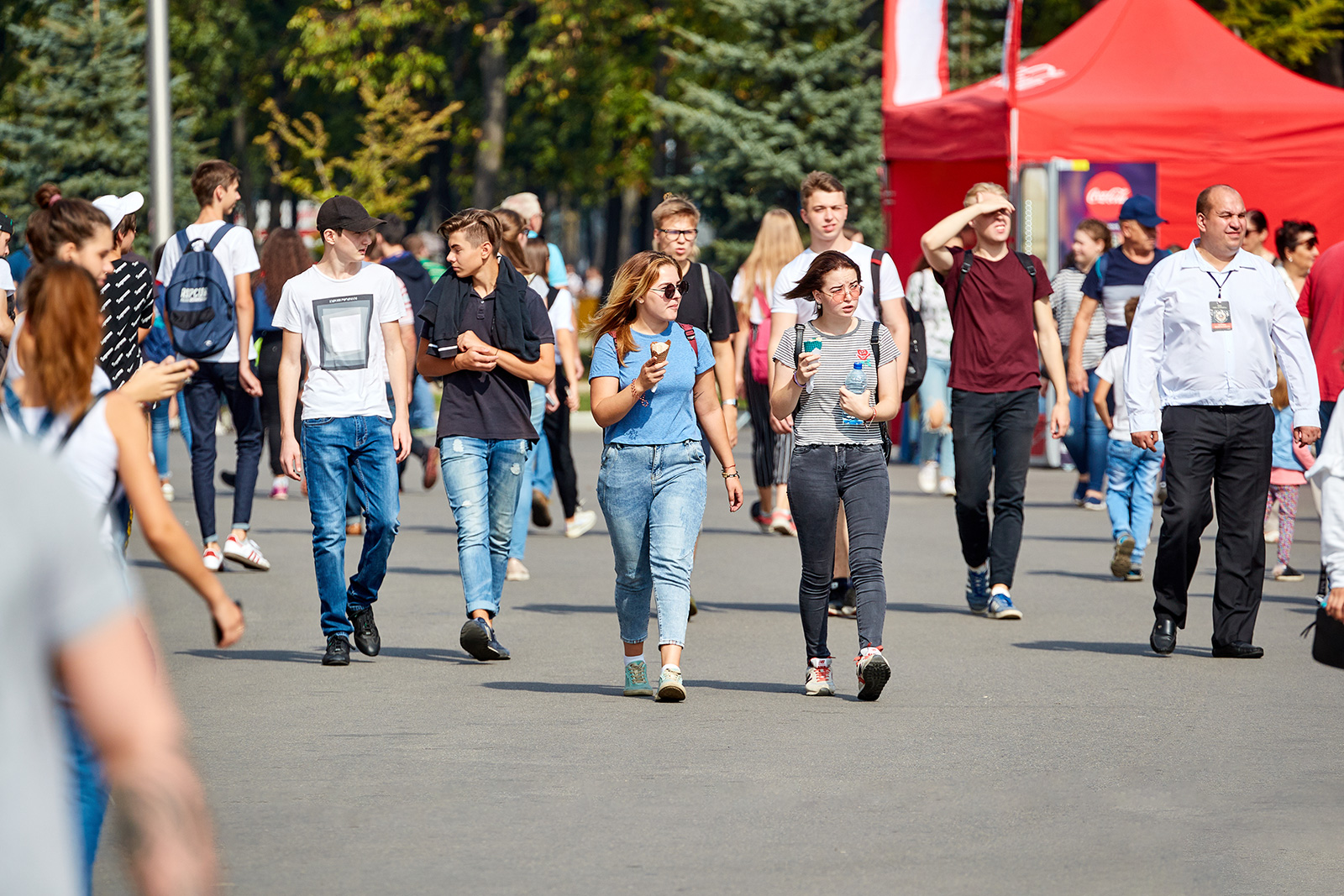 Лужники день города. Футболка день города в Лужниках. Фото с фестиваля Москва в движении на день города Москва. 7 Сентября 2017.