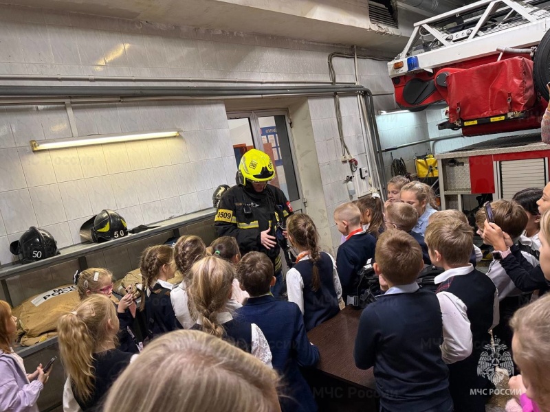 В 50-й пожарно-спасательной части прошел открытый урок безопасности для школьников
