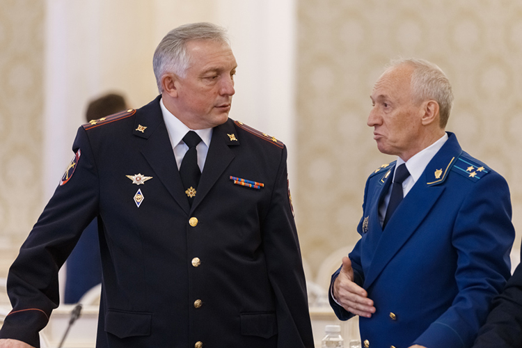 Источники утверждали, что Закиров (слева) мог покинуть свою должность еще в начале прошлого года