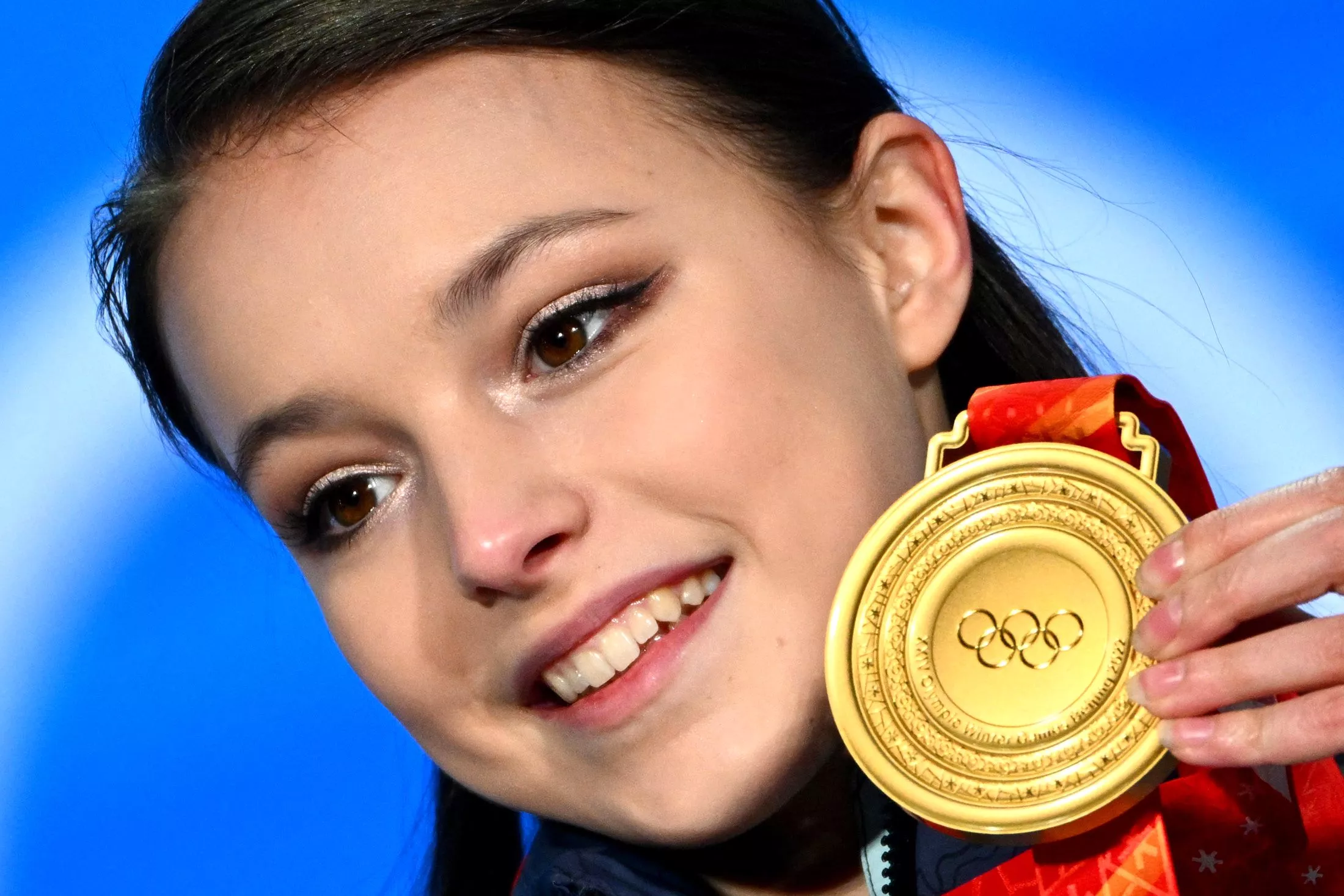 Анна Щербакова олимпиада 2022 золото