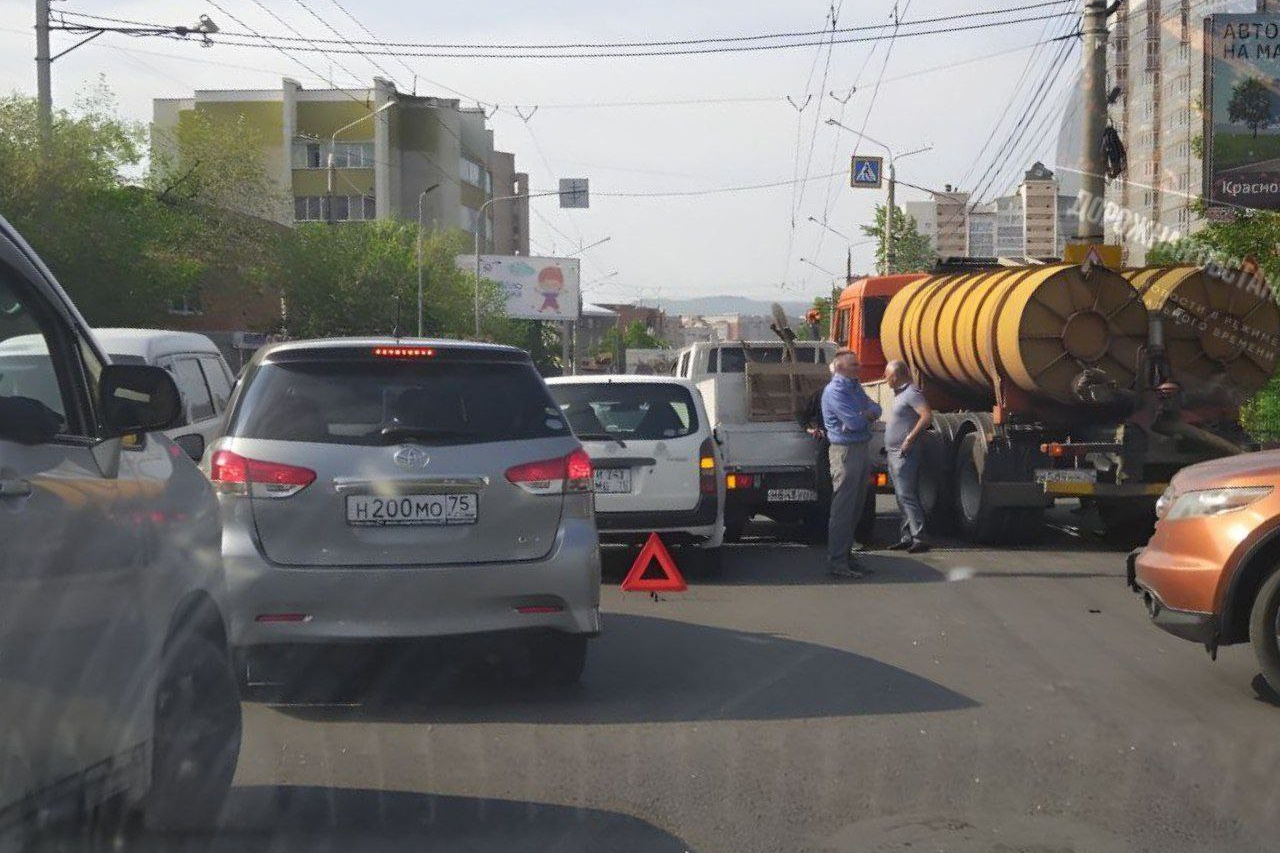 Машина путина попала в дтп