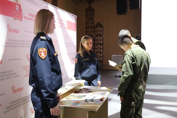 В Югре отметили 10-летие Росгвардии и 215-ю годовщину образования войск правопорядка