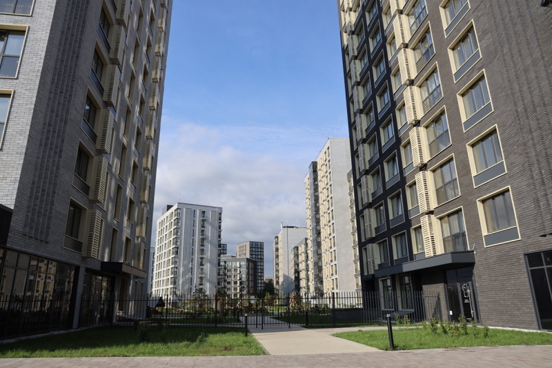 В открытии школы в поселке Московский приняли участие первый вице-спикер Совфеда РФ Владимир Якушев и губернатор Александр Моор