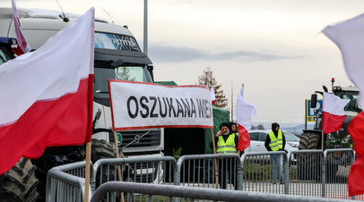 Бастующие польские фермеры перекрыли дорогу у границы с Украиной