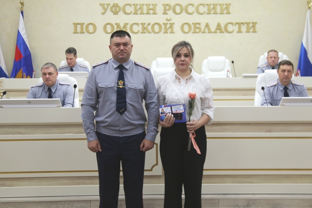 Начальник УФСИН России по Омской области Сергей Балдин поздравил сотрудников ведомства с присвоением первых и очередных специальных званий