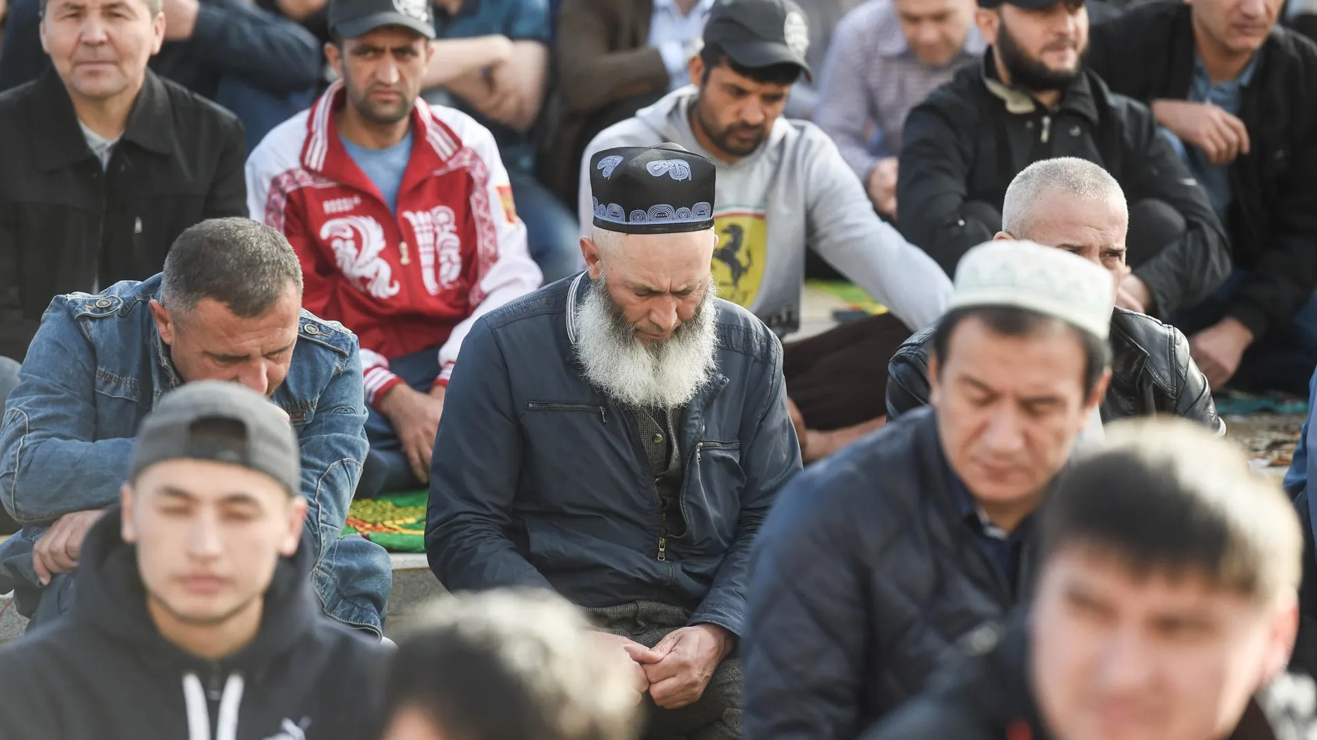 Будет ли ураза байрам в 2024. Мусульмане в Москве встретили Ураза-байрам. С праздником Ураза байрам. Курбан байрам исламский. Ураза байрам Синьцзян.