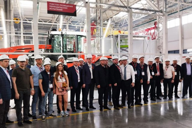 Ставропольская делегация посетила все производственные цеха Ростсельмаш.