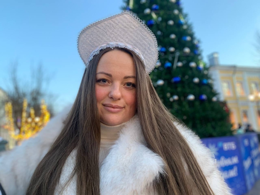 Дедушки Морозы открыли каток в Гатчине