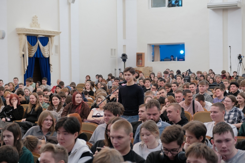 Студенты активно участвовали в беседе, задавая гостям вопросы