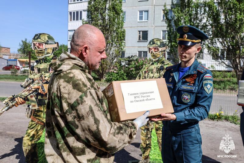 Омские спасатели присоединились к акции «Подарок солдату Победителю»
