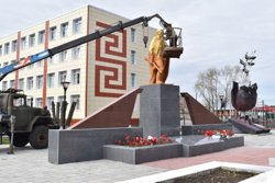 В Варгашах реставрируют мемориал