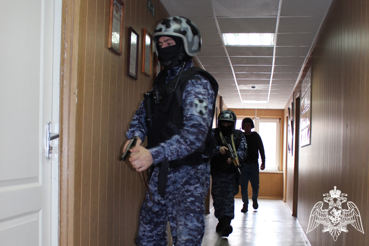 Шарыповские росгвардейцы провели день открытых дверей для студентов