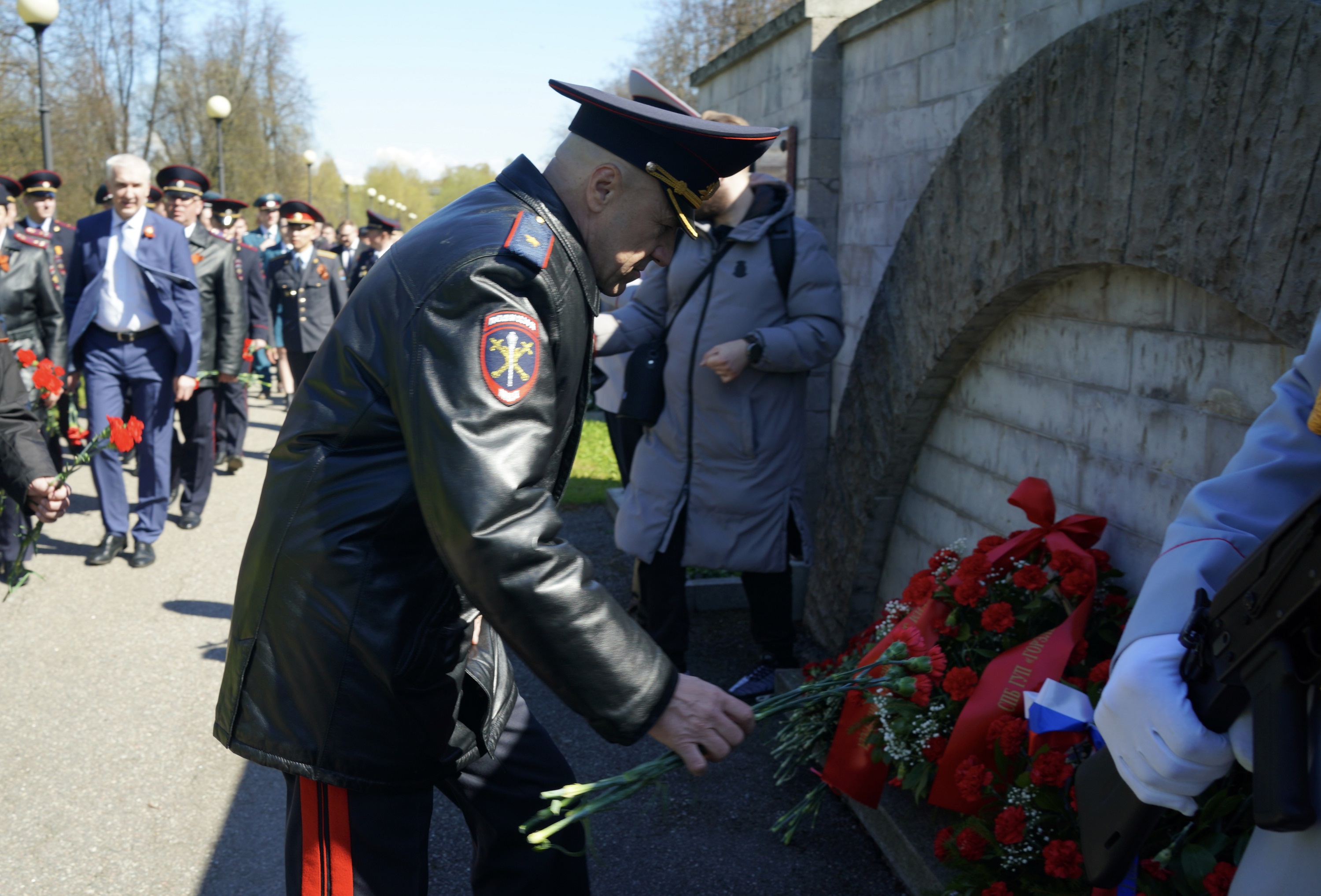 Что произошло на пискаревском пр. Возложение цветов на Пискаревском кладбище 27 января 2024. Пискарёвское мемориальное кладбище.