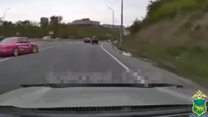 Полиция задержала водителя ToyotaCrown, устроившего опасный дрифт во Владивостоке