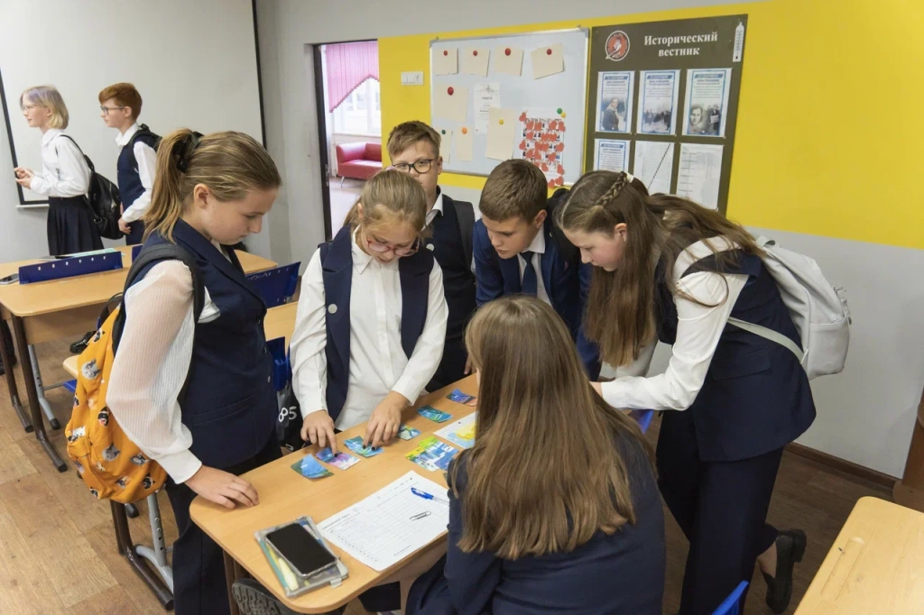 Пионеры ссср кружок юных натуралистов. Клуб юных натуралистов движение первых. Первая станция юннатов в сокольниках. Презентация посвящение в юннаты. Физико-математический лицей сыктывкар.