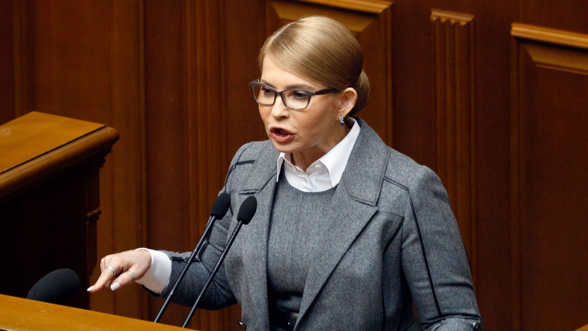 Тимошенко посоветовала Зеленскому не злоупотреблять властью