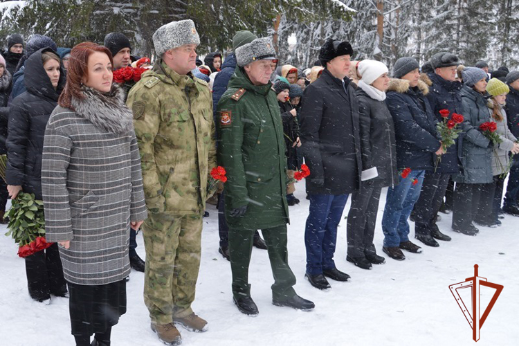 Росгвардейцы почтили память погибших земляков-героев