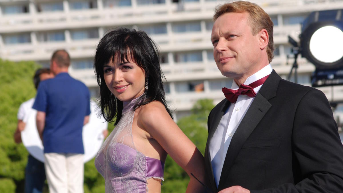 Актёры Анастасия Заворотнюк и Сергей Жигунов на кинофестивале 