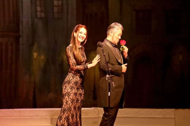 Партию Сюзанны и Графа исполнили Елена Билык и Ли Чэн.