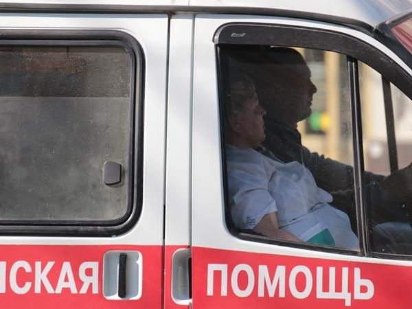 В Ростовскую областную больницу перевезли подростка с травмой головы после падения