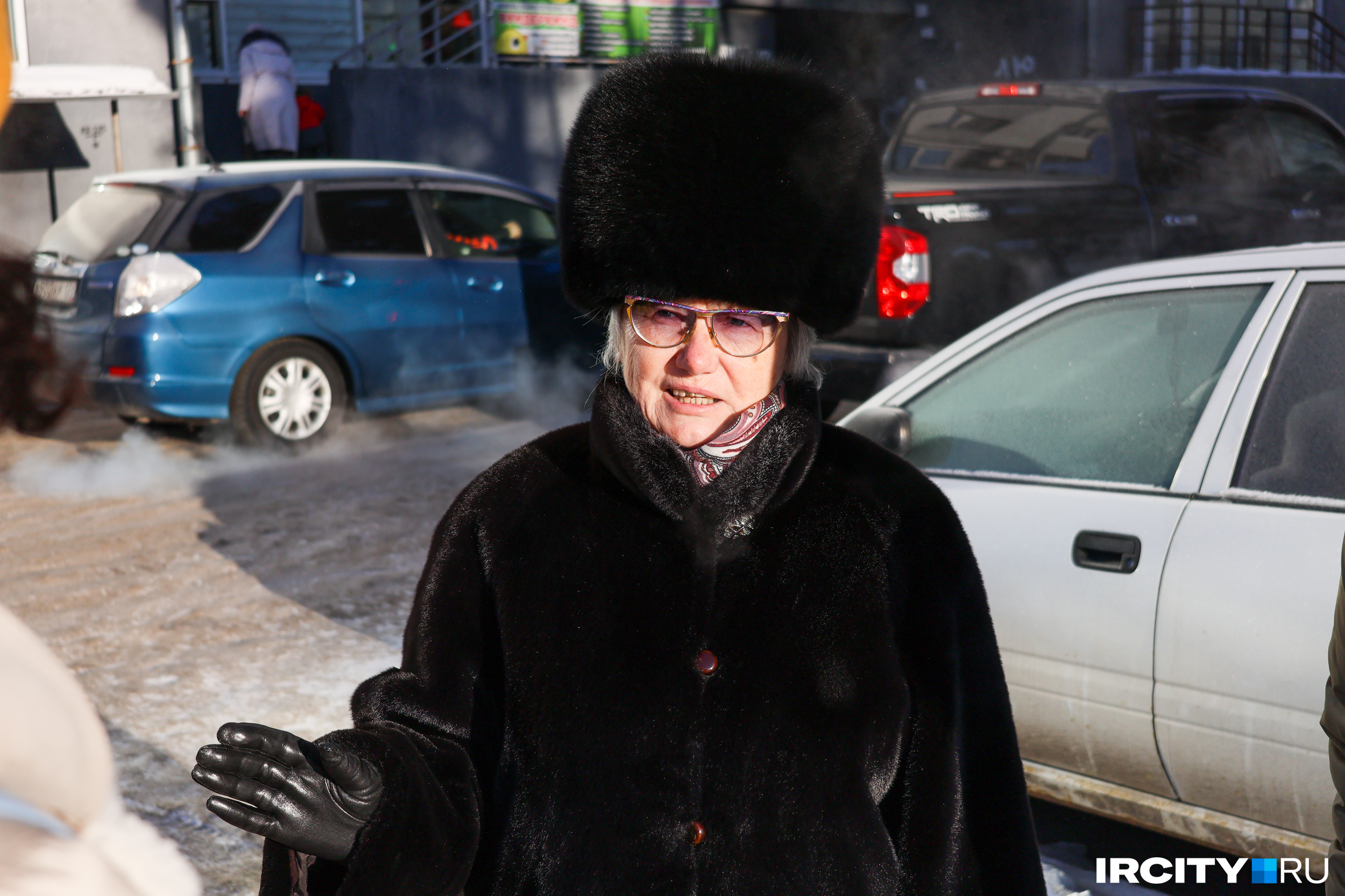 Та самая Надежда Санарова, которая пыталась остановить установку забора вокруг сосновой рощи до последнего