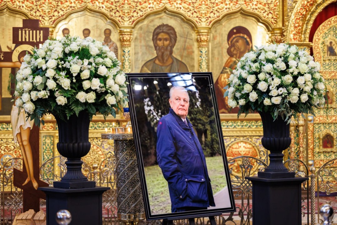 Андрей Воробьев выразил соболезнования родным и близким Александра Леонова