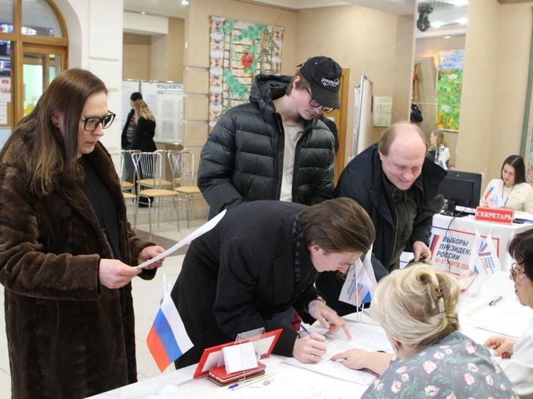 В Тульской области отдал голос на выборах советник президента Владимир Толстой
