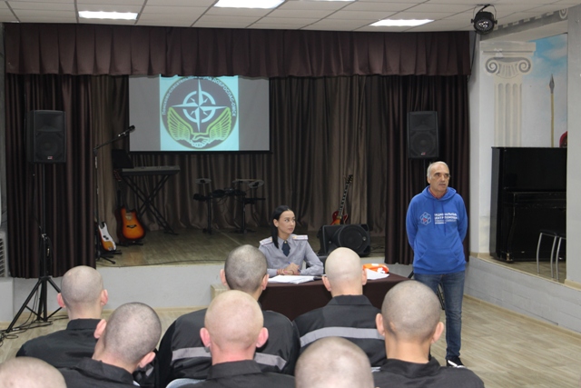 В ходе реализации соглашения о сотрудничестве координатор поисково-спасательного отряда «ДоброСпас-Омск» Валерий Шатов посетил следственный изолятор № 1 УФСИН России по Омской области