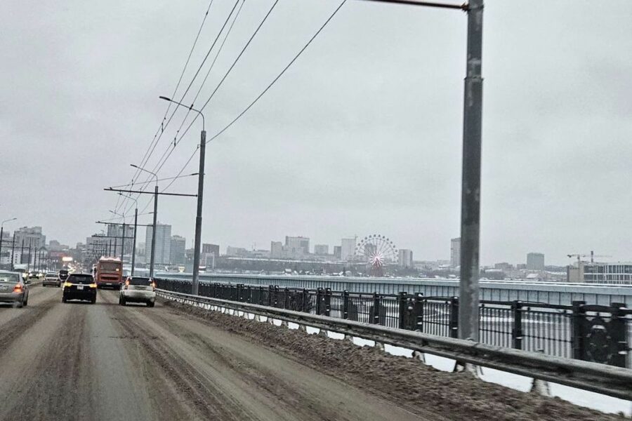 Тротуары для пешеходов открыли на Октябрьском мосту в Новосибирске