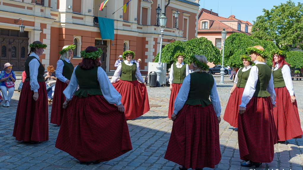 Балты культура. Древние пруссы курши. Киевская археологическая культура археология. Балты ятвяги 10 век костюм. Поморская археологическая культура.