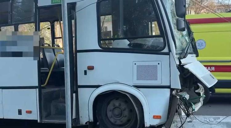 В Белгороде в ДТП с автобусом пострадали 8 человек