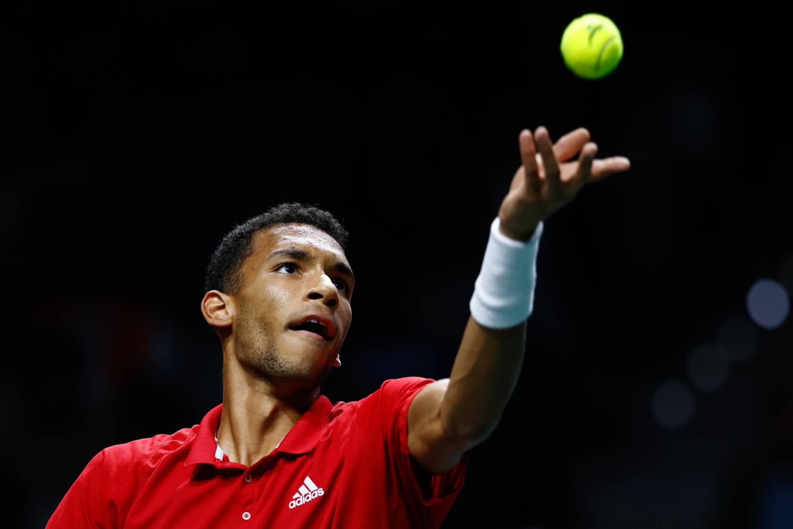 Оже-Альяссим победил Альтмайера и пробился в четвертьфинал «Мастерса» в Париже