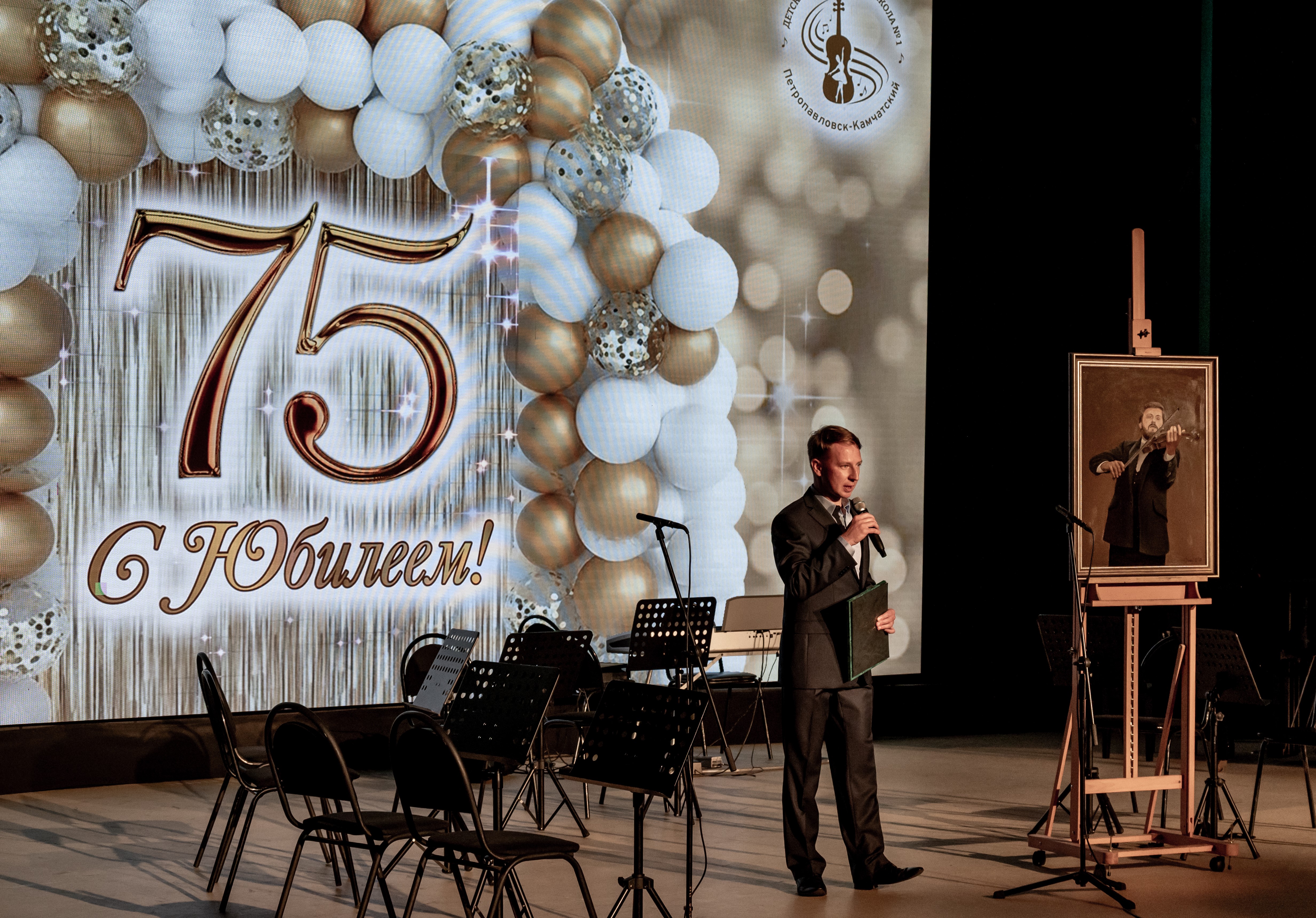 История старейшей музыкальной школы неразрывно связана с культурным развитием города, - отметил Глава краевой столицы Евгений Беляев 