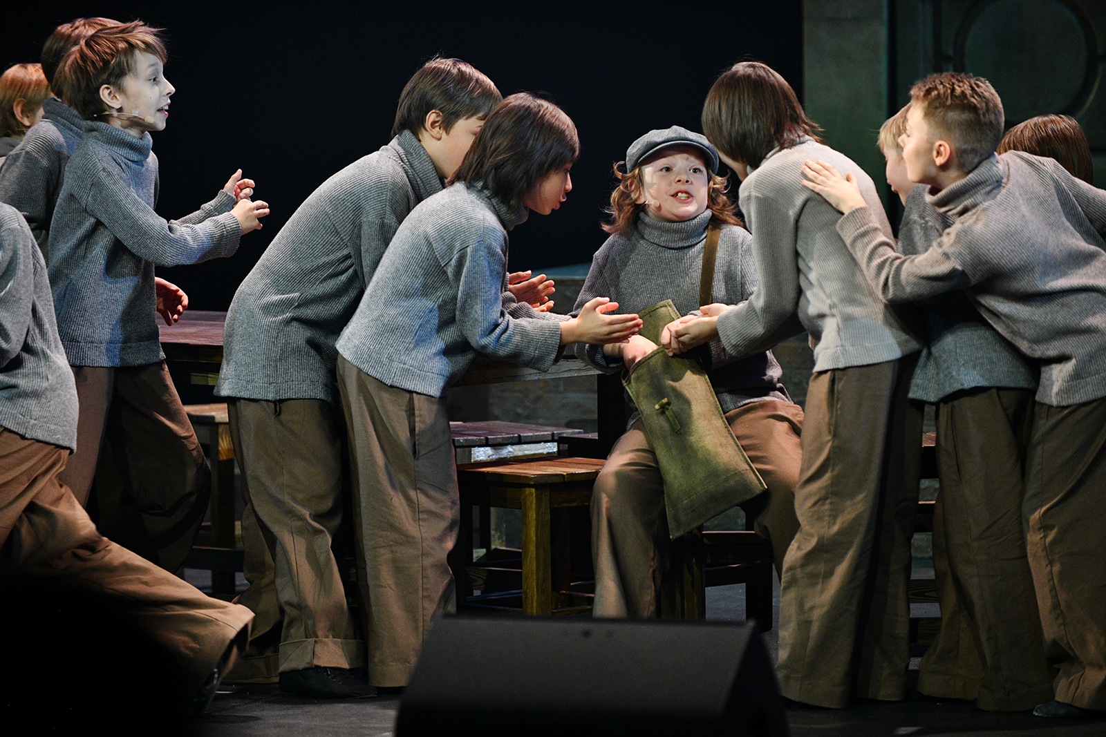 как пишется спектакль