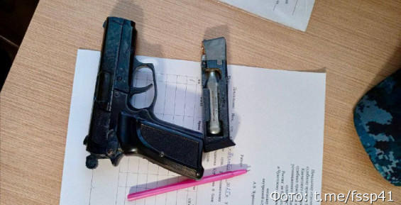 Мужчина с пистолетом дважды пытался попасть в суд Петропавловска-Камчатского