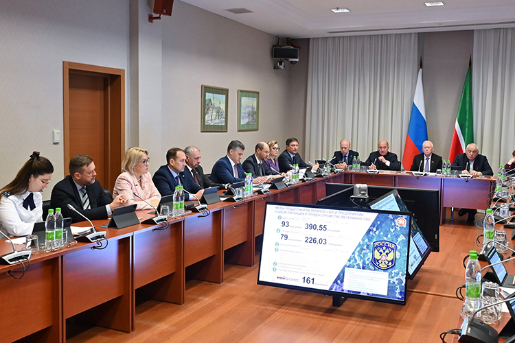 Главу комитета Леонида Якунина интересовало, планирует ли министерство экономики РТ наращивать объемы поддержки бизнеса