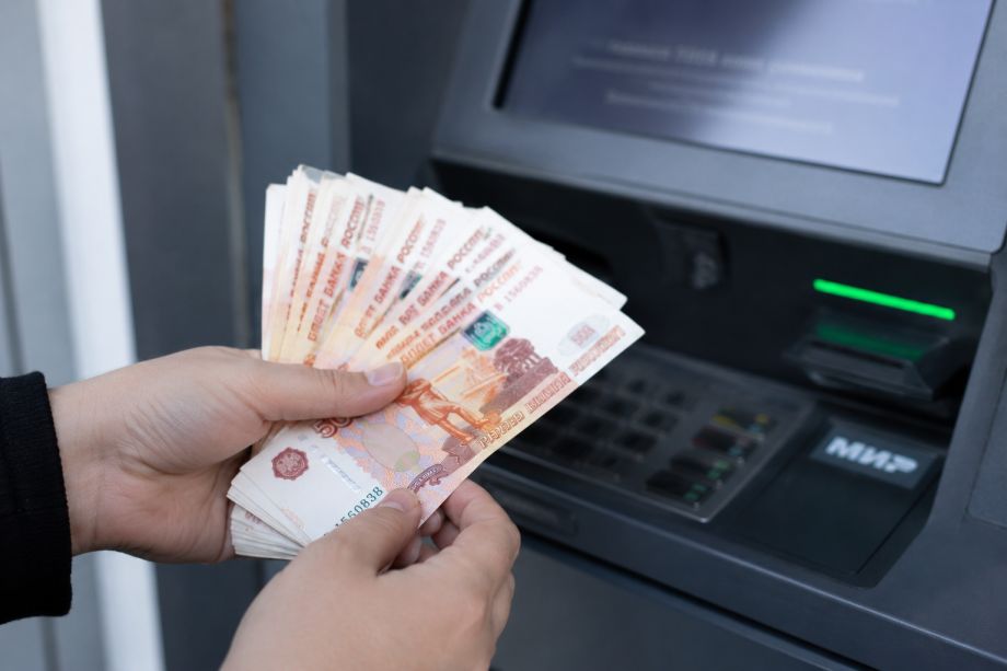 Фото: PRIMPRESS/ИИ | По 15 000 рублей. Россиянам дадут разовую выплату после майских праздников