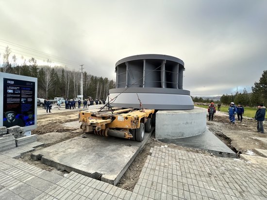Уникальный арт-объект установили возле Красноярской ГЭС к 55-летию предприятия