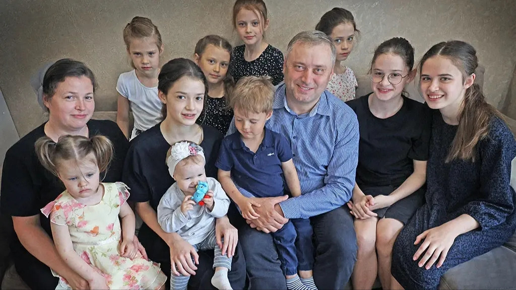 Многодетной семье Шмидт из Кулунды вручат орден «Родительская слава» Фото №1