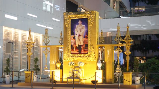 Официальный портрет короля Махаи Вачиралонгкорна (Рамы X)
