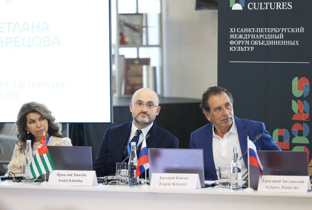 В ТЮЗ имени А.А. Брянцева обсудили влияние театра на семейные традиции5