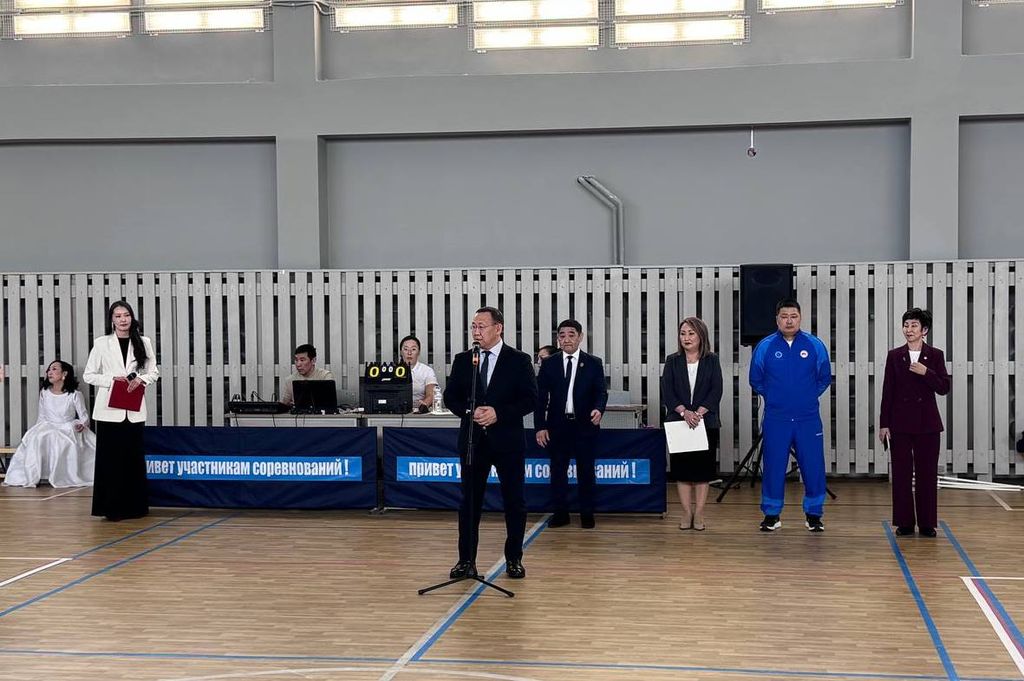 Организаторы приветствуют участников турнира 