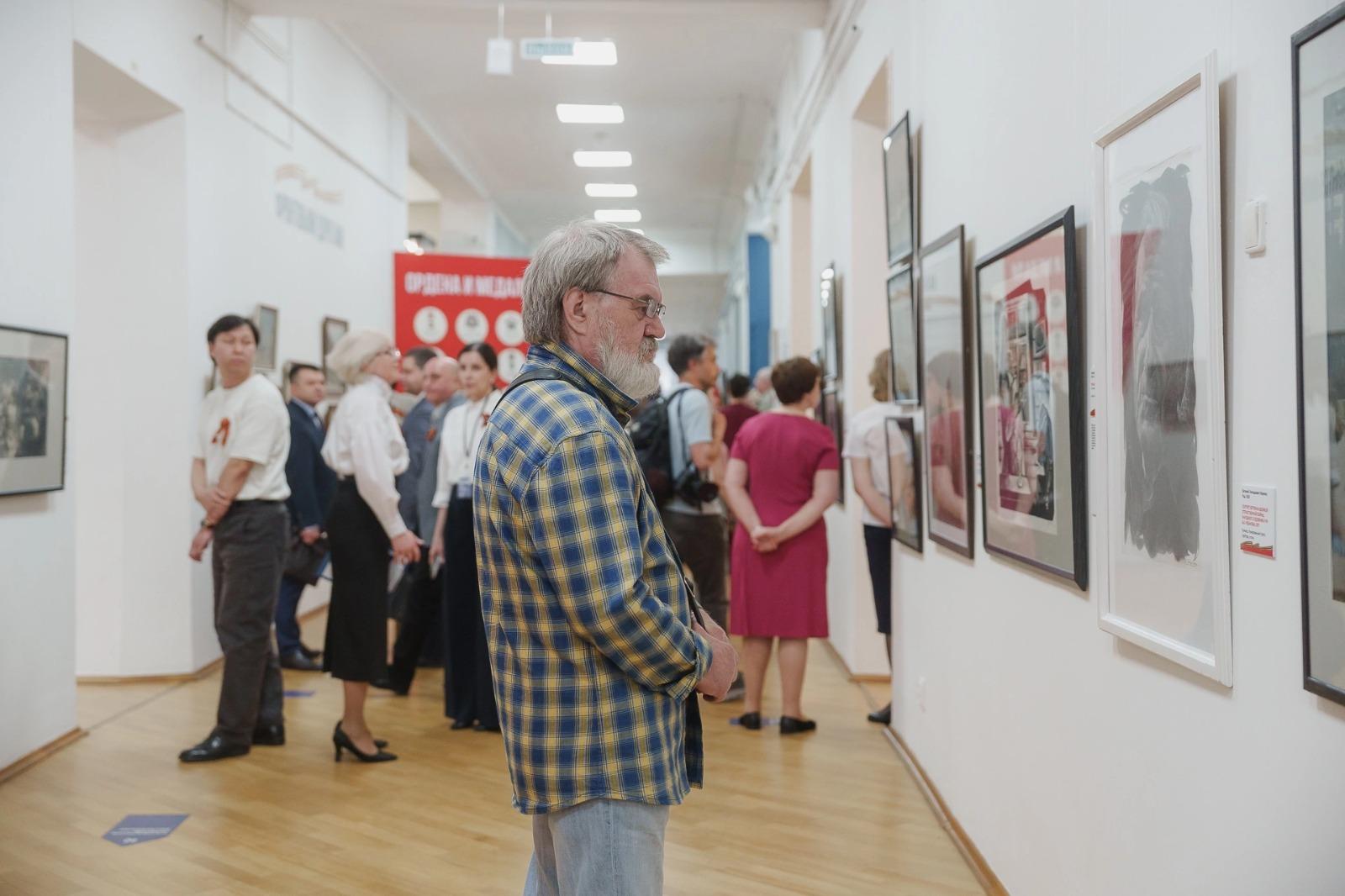 Фото Выставка Новосибирского художественного музея посвящена Победителям 2
