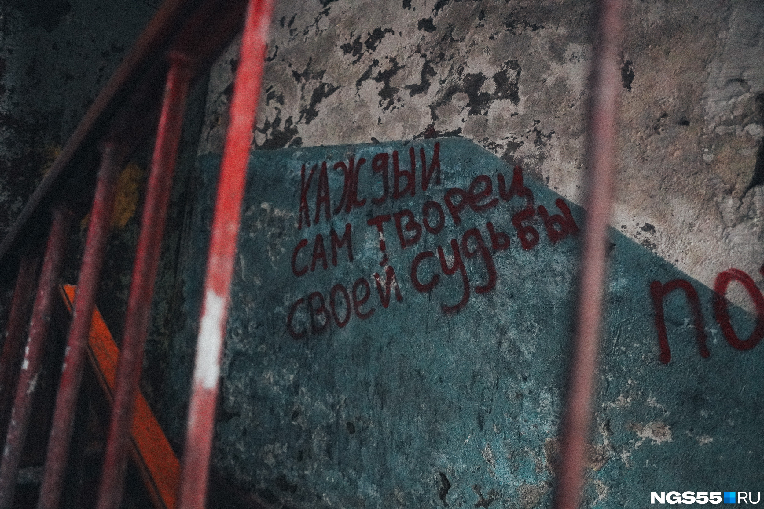 Плохой репортаж. Рен тв партийный переулок офис. Фотосъемка мероприятий. Репортажная съемка. Плохие репортажные фото.