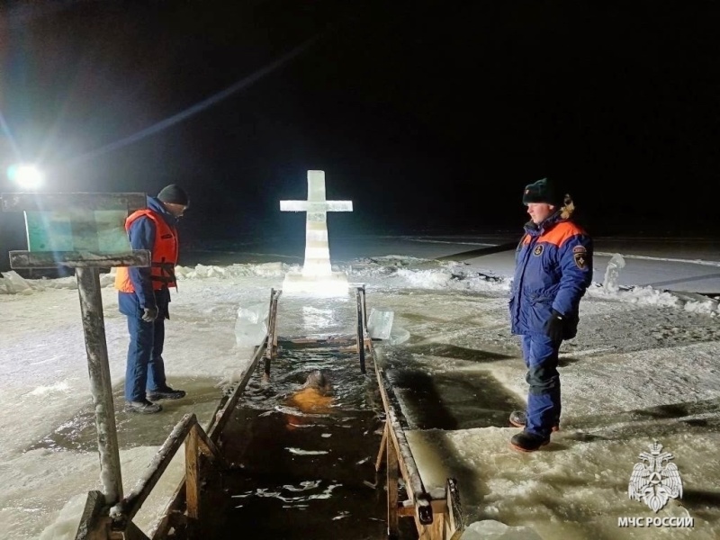 Более 2 000 жителей области приняли участие в Крещенских купаниях