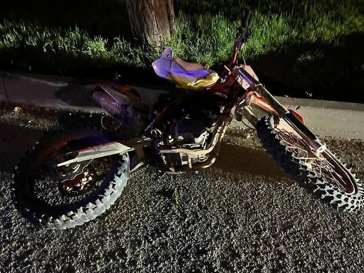 На трассе в Горячем Ключе при столкновении мотоцикла с иномаркой погиб 22-летний водитель